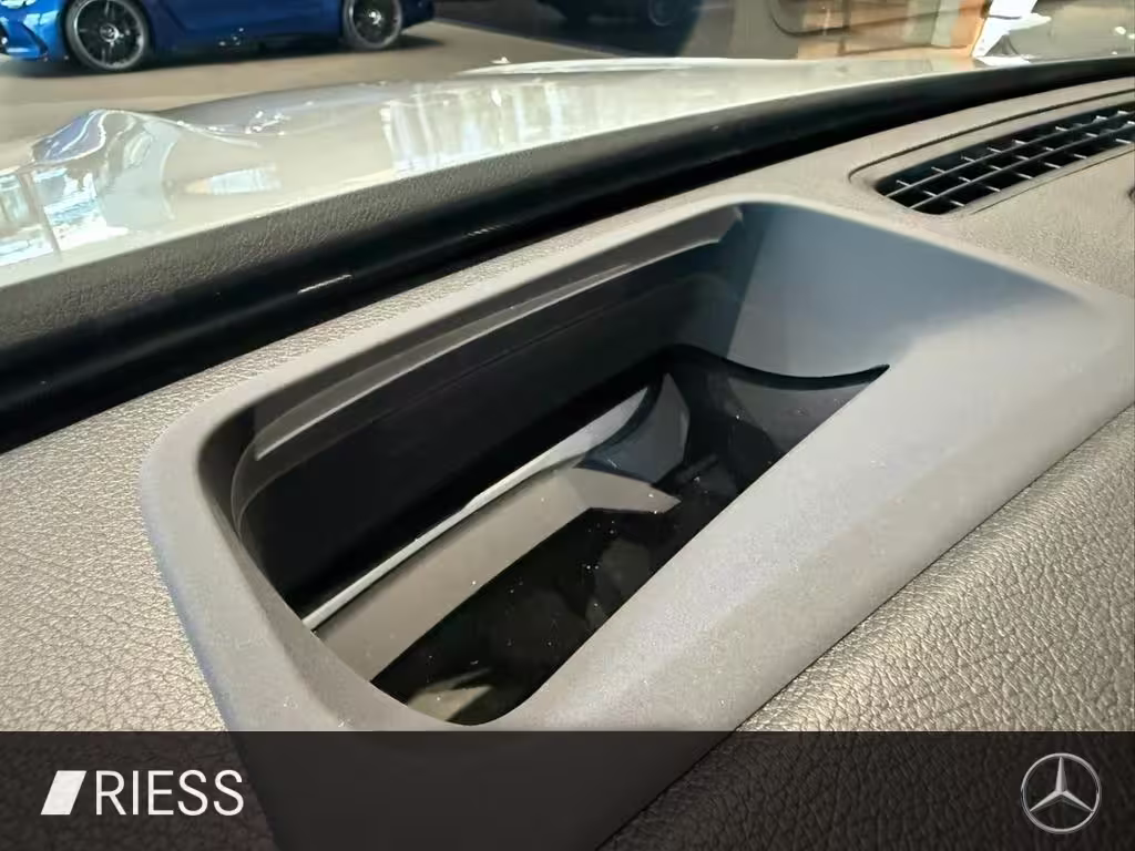 Mercedes-Benz GLB 35 AMG PANO+AHK+HUD+DISTR+MULTIB+KEYL+7SITZE GLB 35 AMG - Bild 17