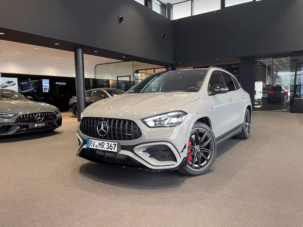 Mercedes-Benz GLA 45 S AMG PANO+HUD+PERF SITZE+MULTIB+KEYL+360 GLA 45 AMG - Bild 2