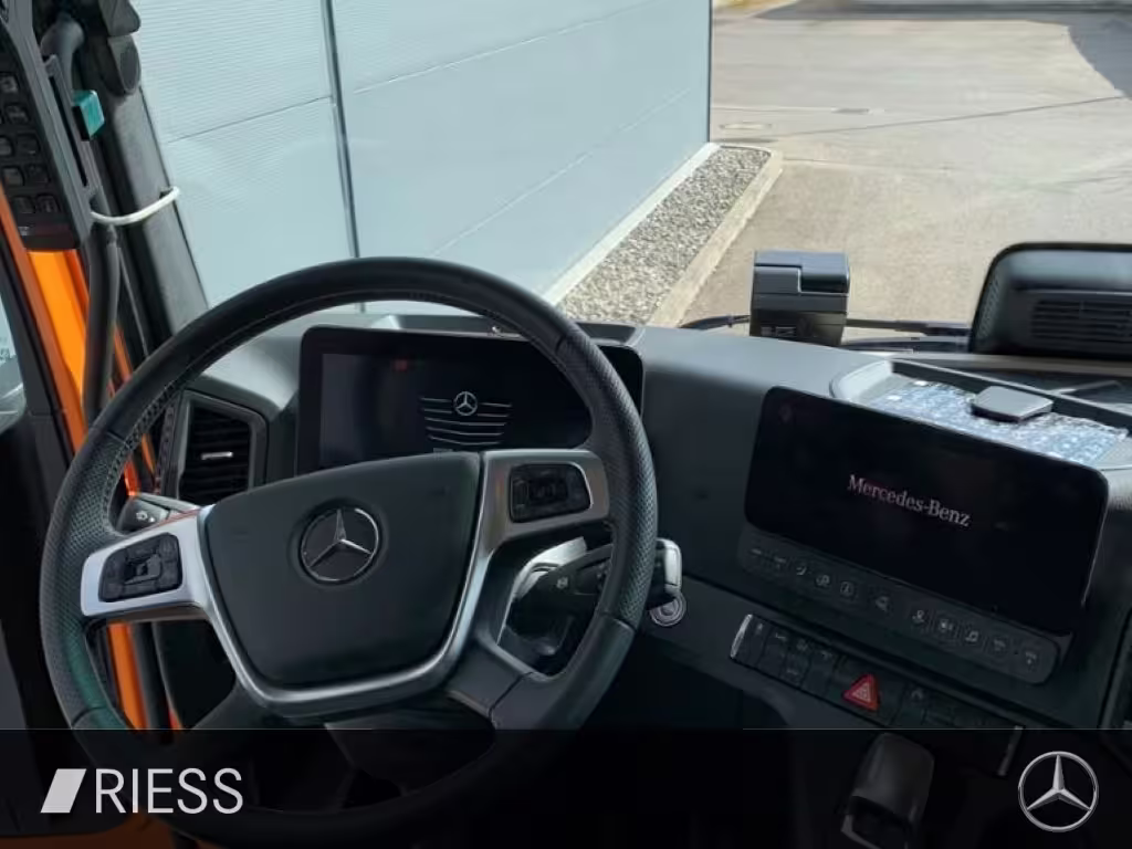 Mercedes-Benz Arocs 2551 L Abrollkipper mit HAD, gelenkter liftbarer NLA und Hiab Abrollkipper Ultima 21 S ANDERE - Bild 10