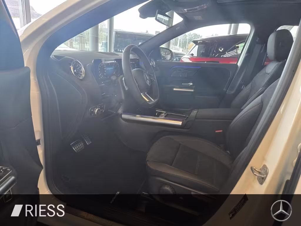 Mercedes-Benz GLA 200 AMG+AHK+PANO+19+MULTIBEAM+360°+SOUNDSYS GLA 200 - Bild 3