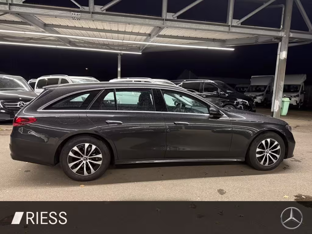 Mercedes-Benz E 220 d T Avantgarde Navi LED Distr WPaket AHK Kamera E 220 - Bild 11
