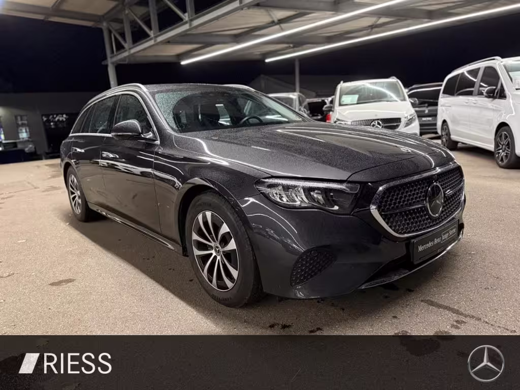 Mercedes-Benz E 220 d T Avantgarde Navi LED Distr WPaket AHK Kamera E 220 - Bild 12