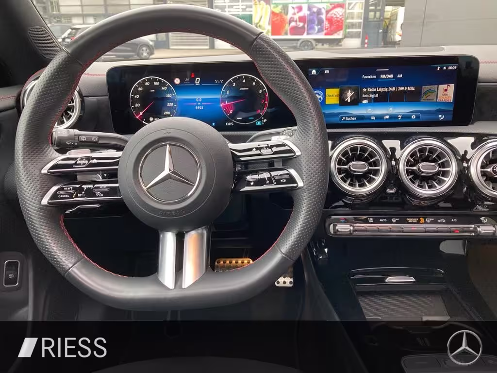 Mercedes-Benz CLA 180 SB AMG PANO DISTRO KEYLESS NAVI SITZ KOM CLA 180 Shooting Brake - Bild 14