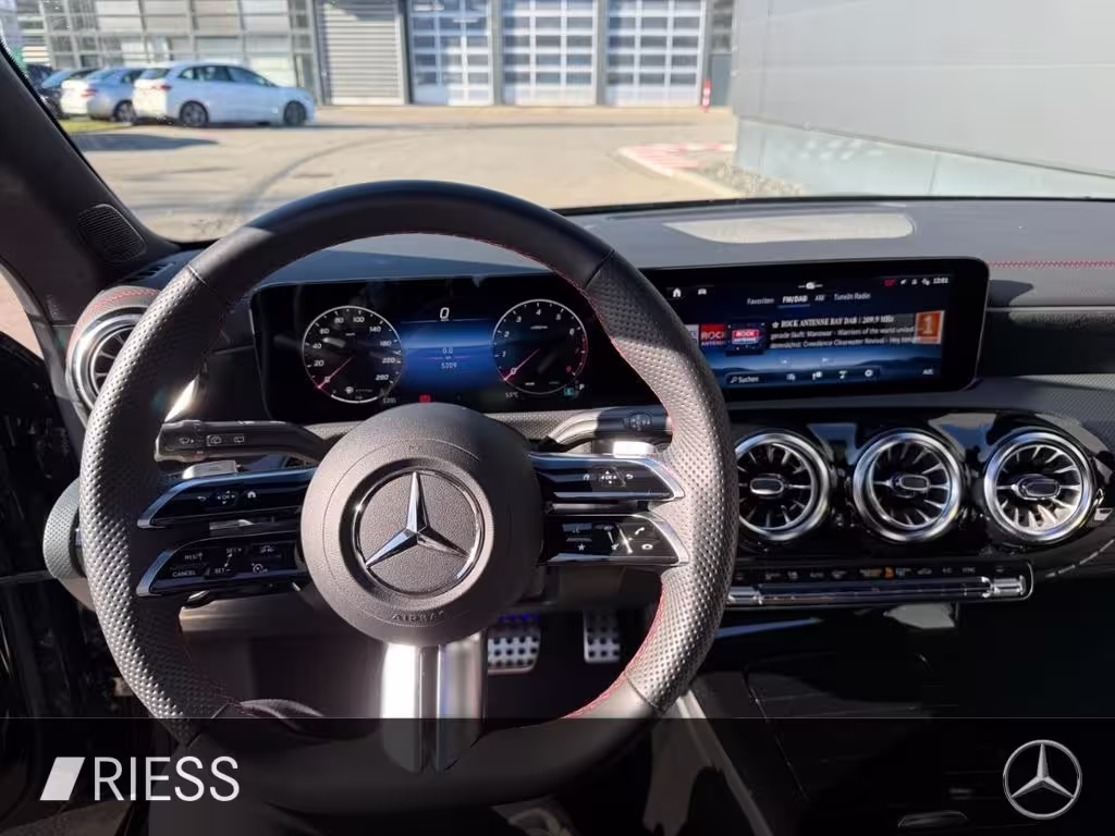 Mercedes-Benz CLA 180 SB AMG PREMI PANO KEYLESS 360 Sitz-Komfo CLA 180 Shooting Brake - Bild 8