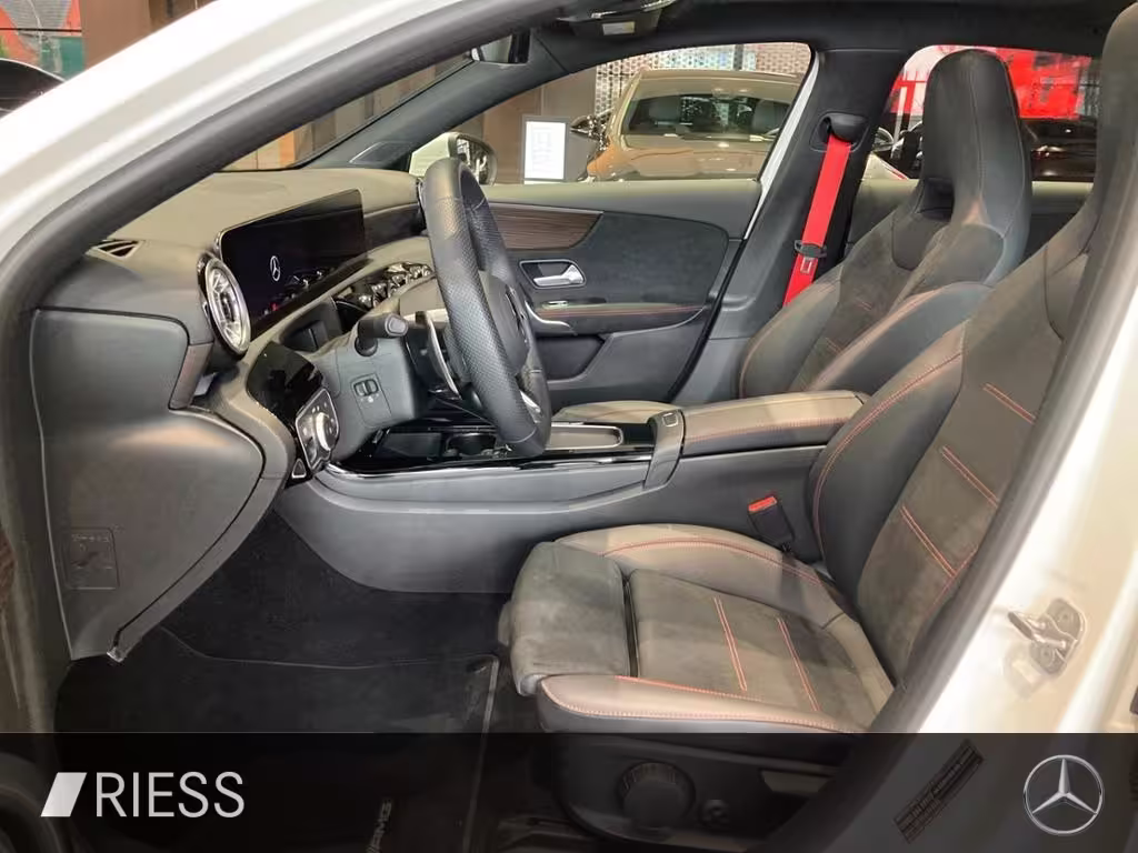 Mercedes-Benz A 35 AMG 4M Perf Lenk Pano Keyless W-Paket 19 A 35 AMG - Bild 10