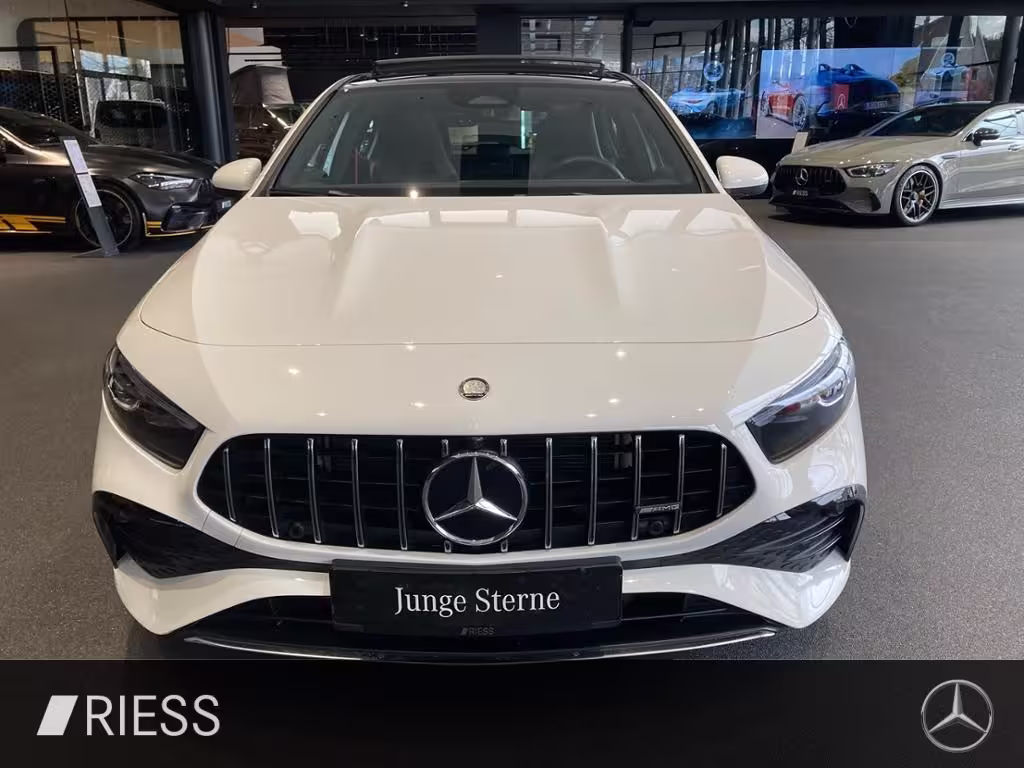 Mercedes-Benz A 35 AMG 4M Perf Lenk Pano Keyless W-Paket 19 A 35 AMG - Bild 3
