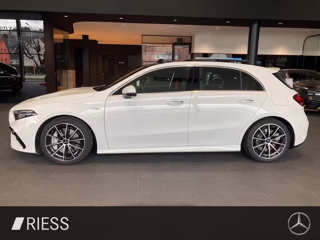 Mercedes-Benz A 35 AMG 4M Perf Lenk Pano Keyless W-Paket 19 A 35 AMG - Bild 4