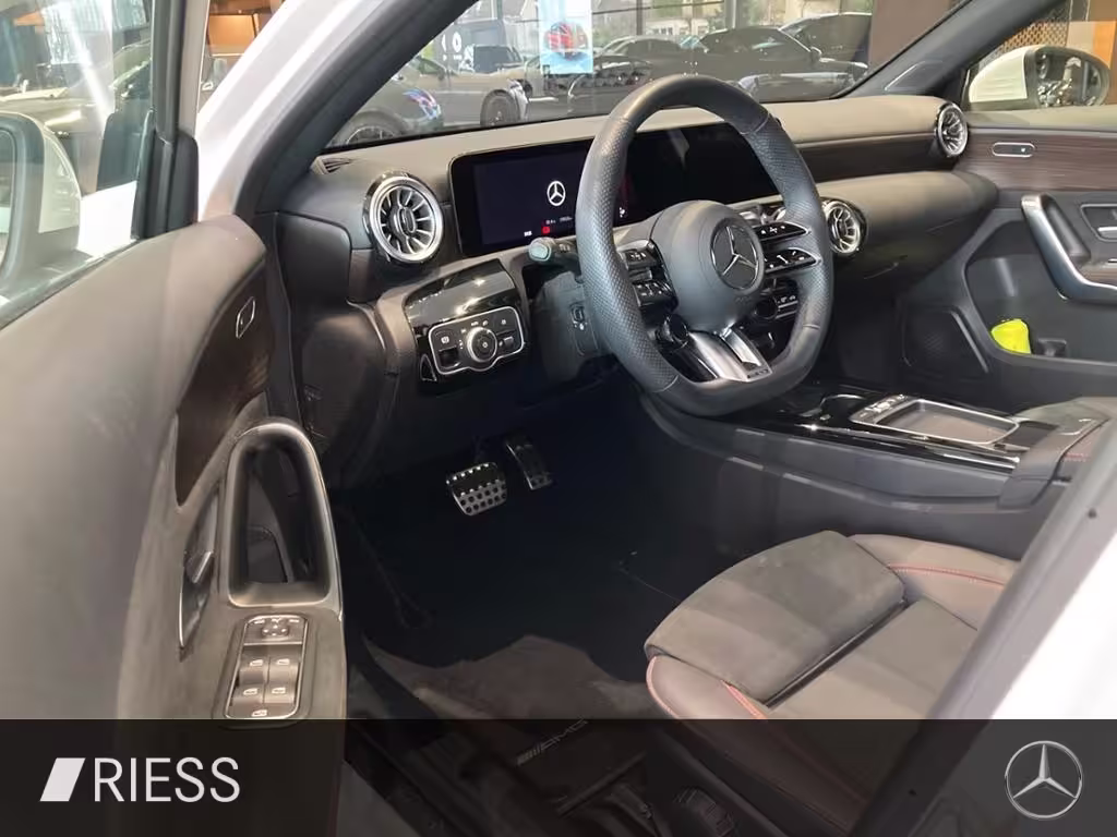 Mercedes-Benz A 35 AMG 4M Perf Lenk Pano Keyless W-Paket 19 A 35 AMG - Bild 9