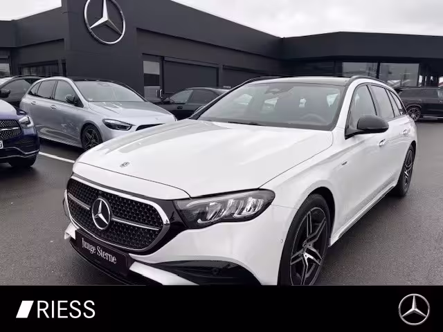 Mercedes-Benz E 300 de T AMG Sport Night Distr Pano AHK Kamera