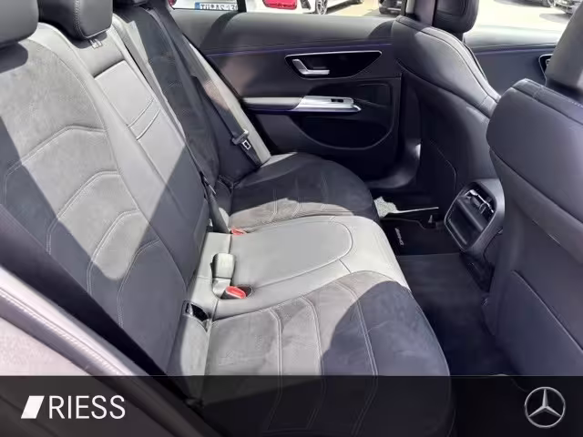 Mercedes-Benz E 220 d T AMG Sport Night Distr Pano AHK 19 E 220 - Bild 11