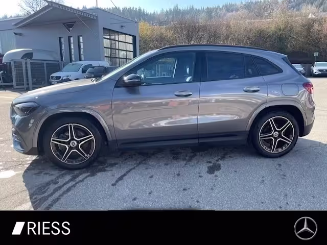 Mercedes-Benz GLA 200 AMG Sport Night Distr Pano AHK 360 19 GLA 200 - Bild 3