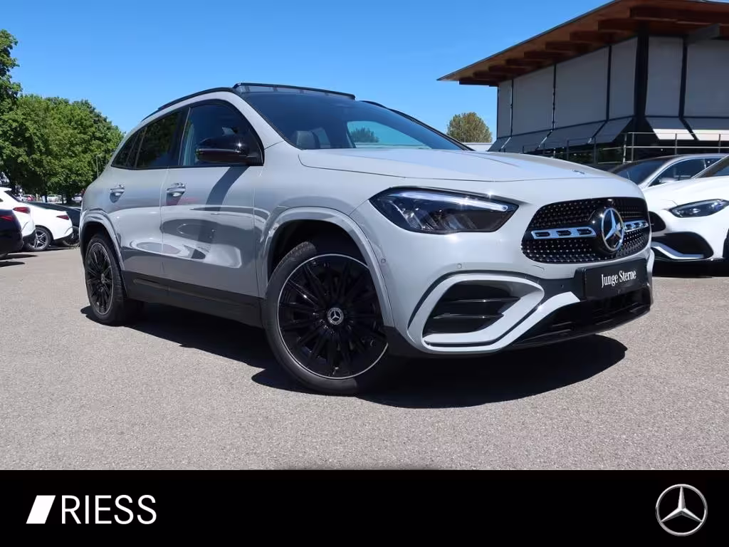 Mercedes-Benz GLA 200 AMG Sport Night Distr Pano AHK Keyless 20