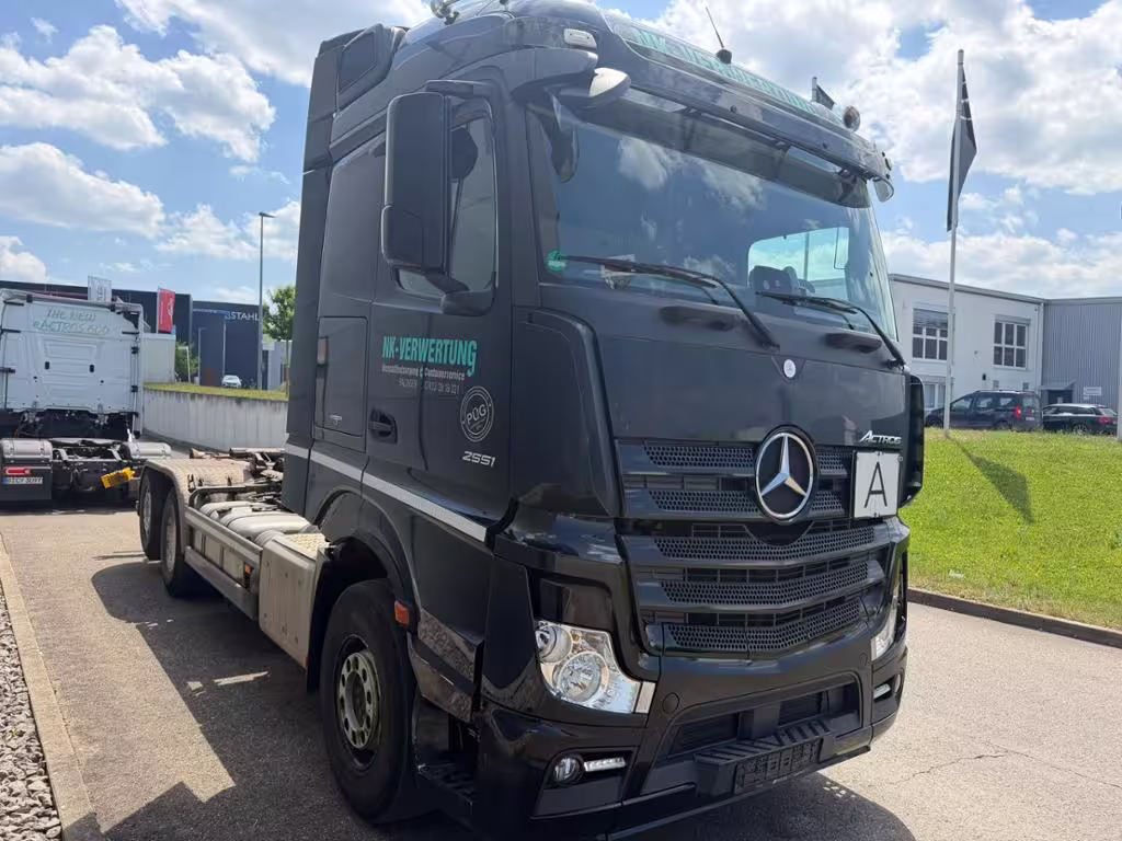 Mercedes-Benz Actros 2551 LL 6x2 Abrollkipper AUT LM SpurH ANDERE - Bild 4
