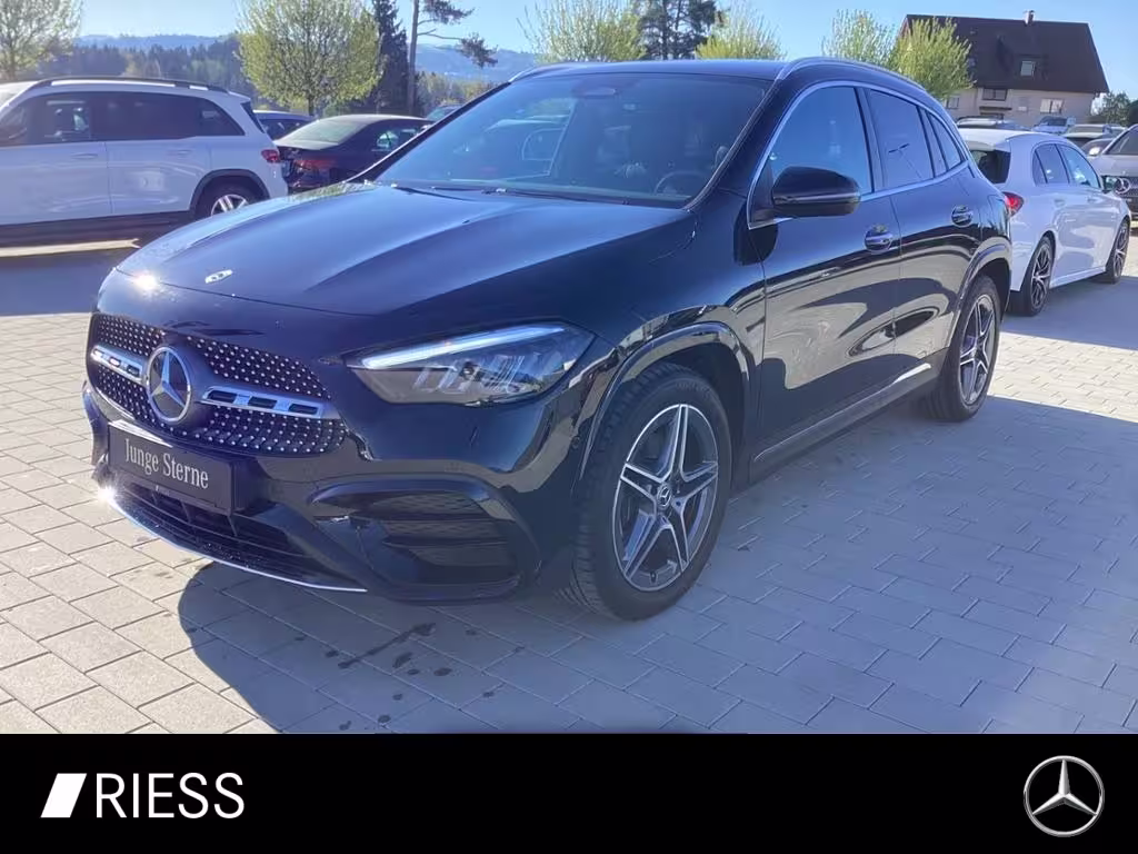 Mercedes-Benz GLA 200 AMG Pano LED Navi Keyless Kamera Spur