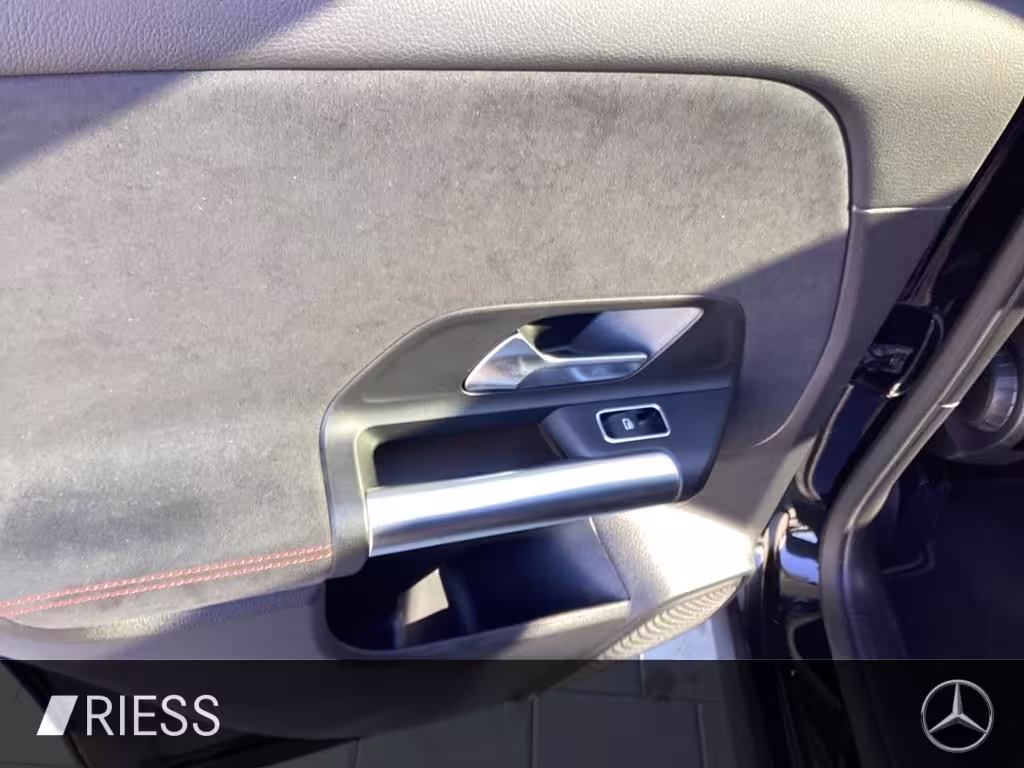 Mercedes-Benz GLA 200 AMG Pano LED Navi Keyless Kamera Spur GLA 200 - Bild 12