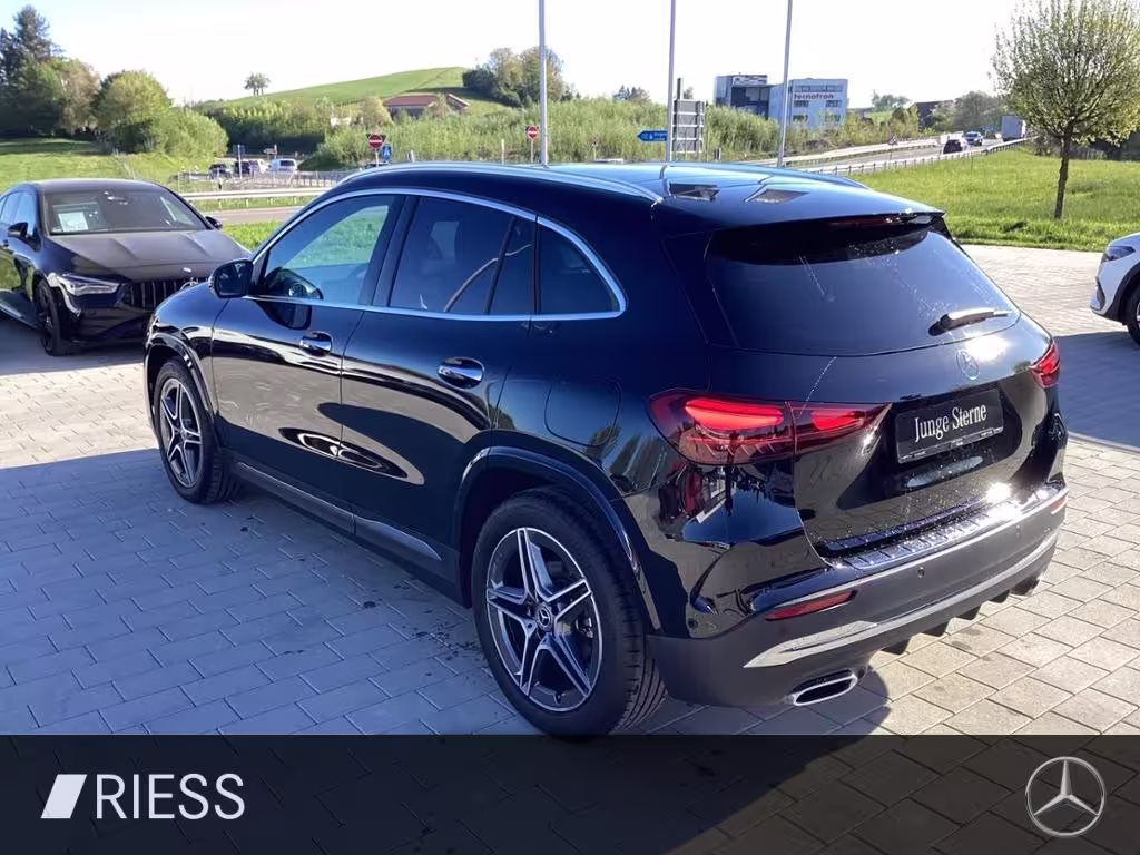 Mercedes-Benz GLA 200 AMG Pano LED Navi Keyless Kamera Spur GLA 200 - Bild 14