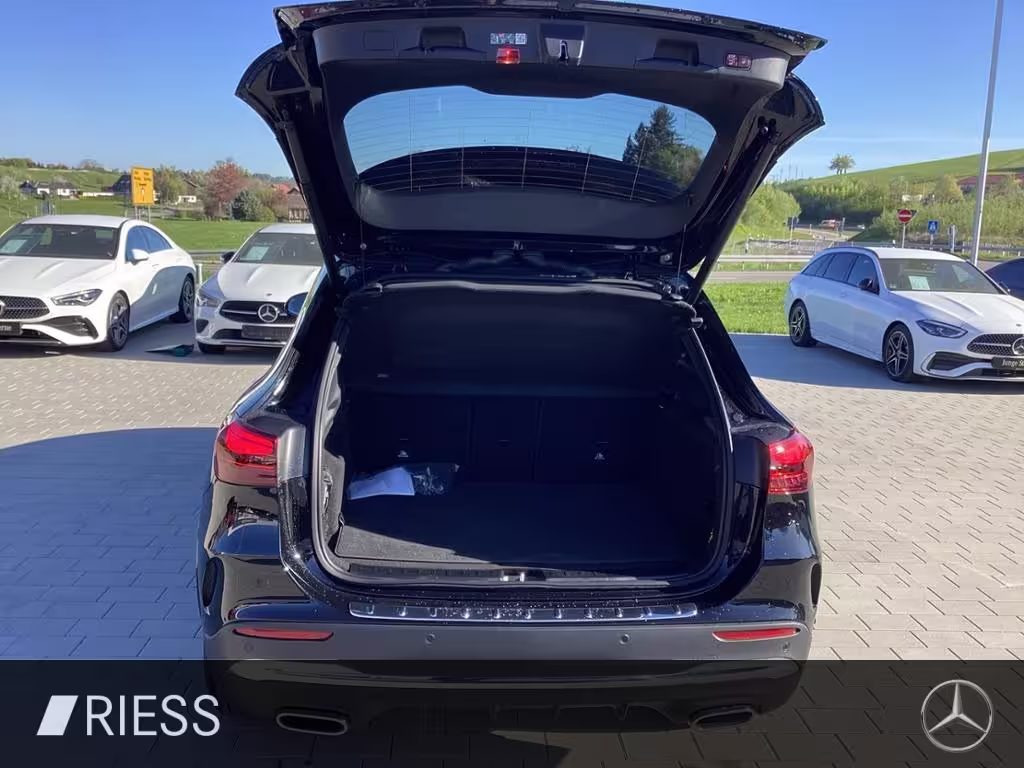 Mercedes-Benz GLA 200 AMG Pano LED Navi Keyless Kamera Spur GLA 200 - Bild 16