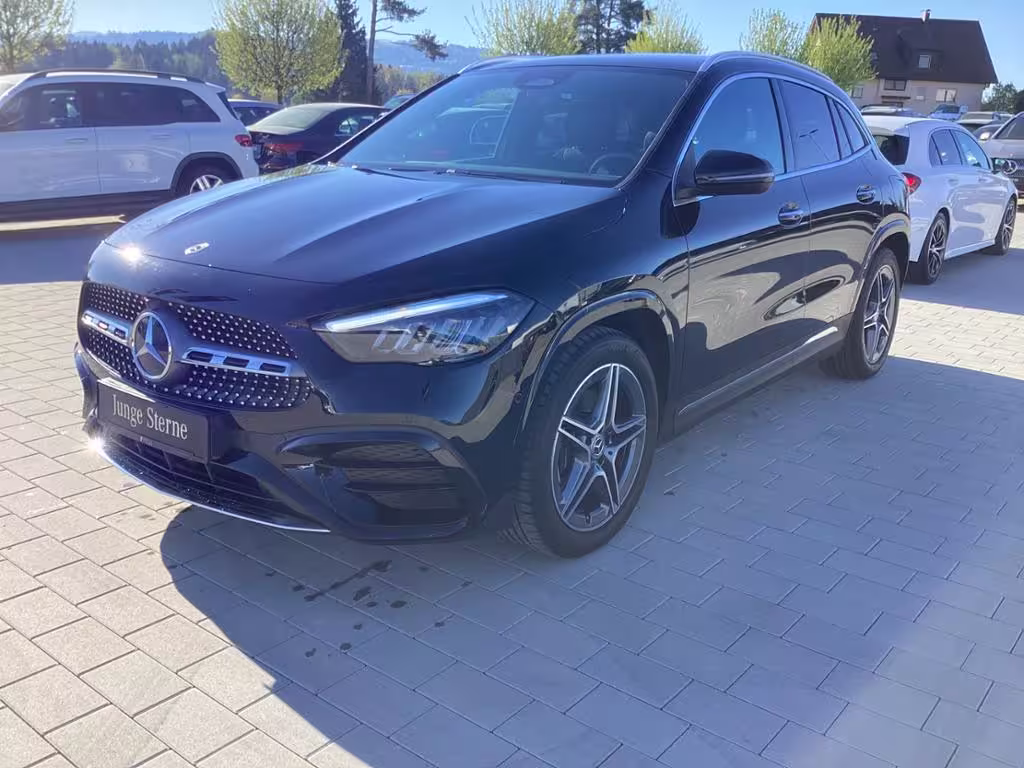 Mercedes-Benz GLA 200 AMG Pano LED Navi Keyless Kamera Spur GLA 200 - Bild 2