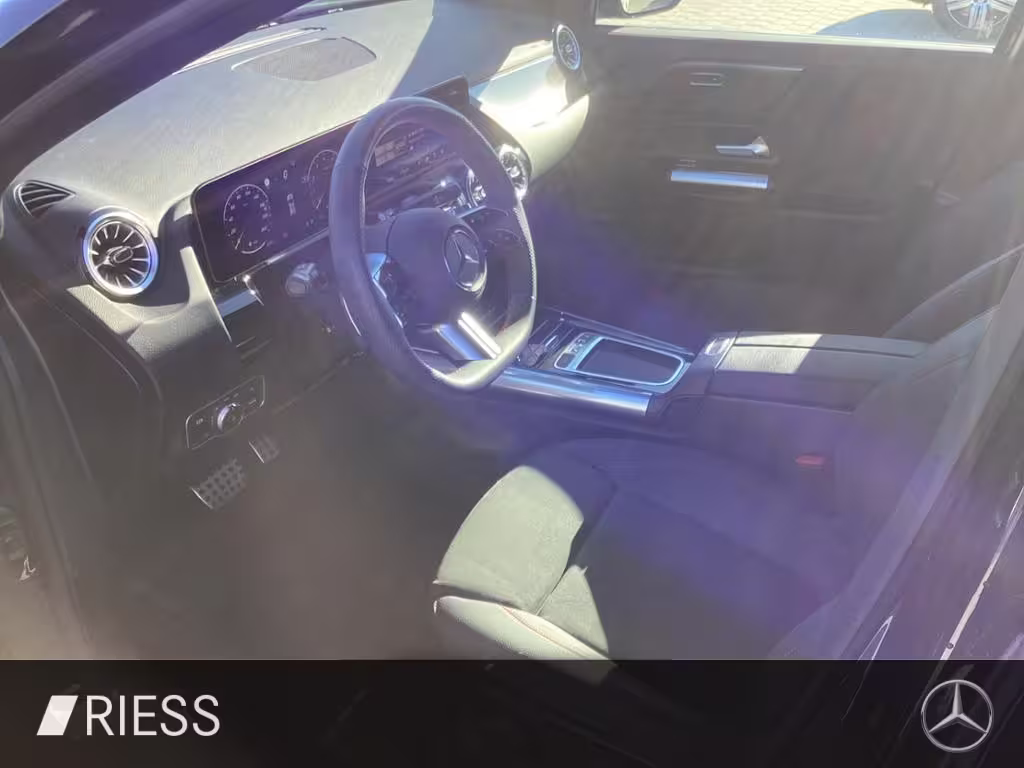 Mercedes-Benz GLA 200 AMG Pano LED Navi Keyless Kamera Spur GLA 200 - Bild 7