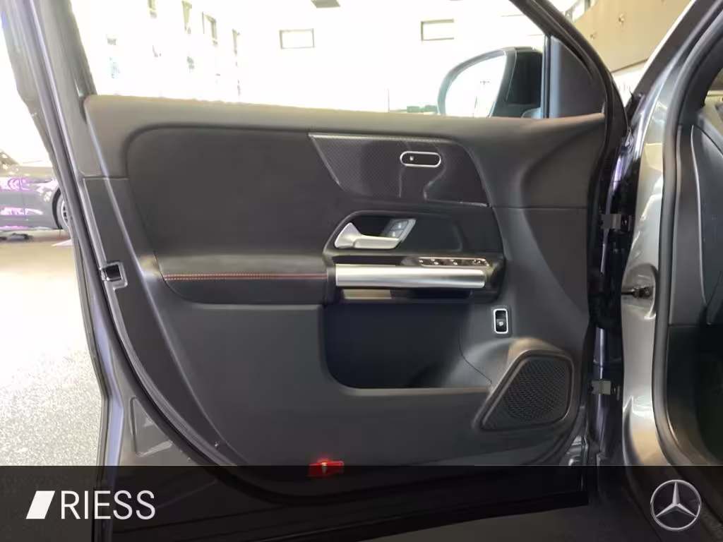 Mercedes-Benz GLA 200 d AMG AHK DISTRO NIGHT KEYLESS AMBI RFK GLA 200 - Bild 8