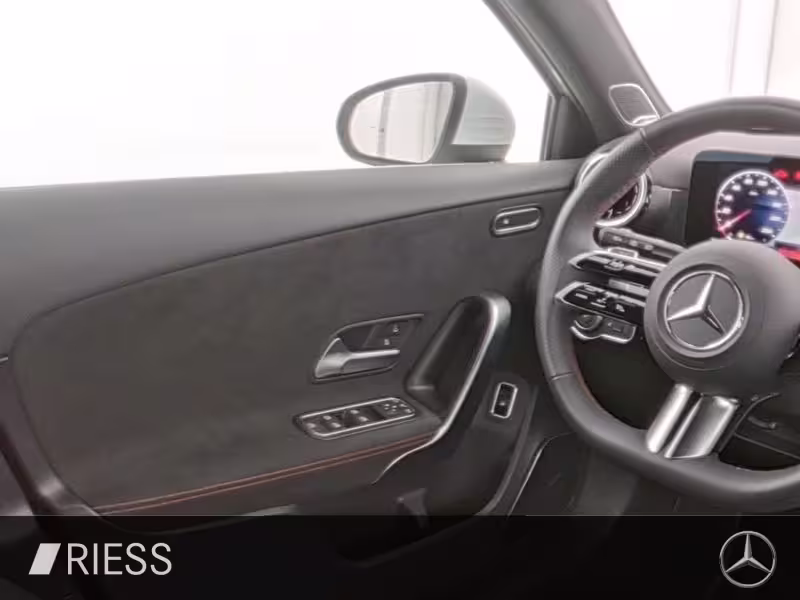 Mercedes-Benz A 250 e  AMG Multib. Burm. LED Navi PDC Kamera A 250 - Bild 9