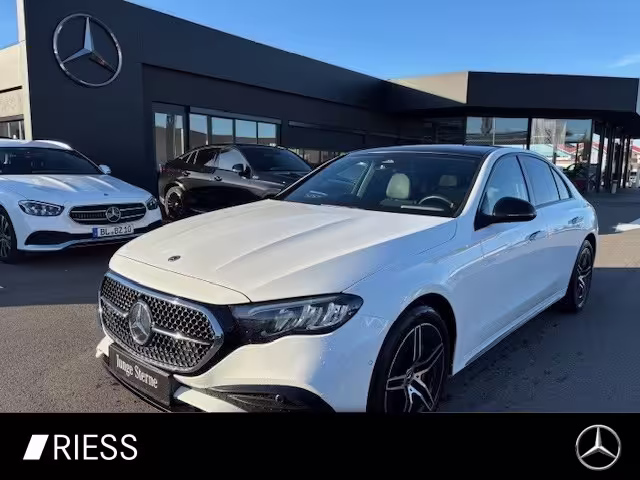 Mercedes-Benz E 300 e  AMG SPORT DISTR NAVI LED PANO W-PAKET