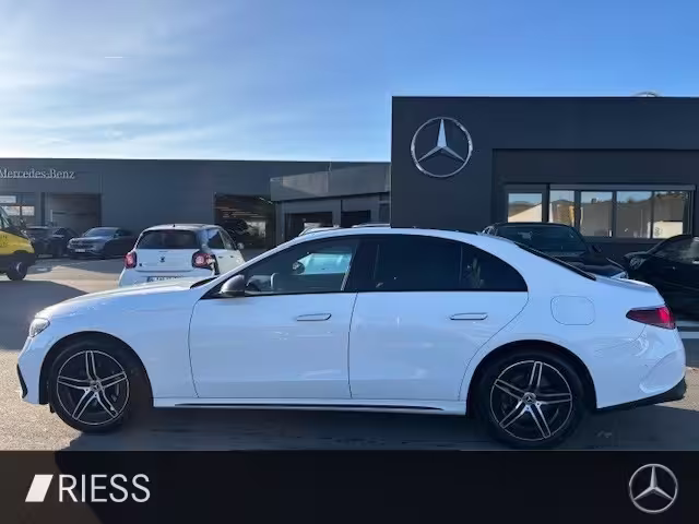 Mercedes-Benz E 300 e  AMG SPORT DISTR NAVI LED PANO W-PAKET E 300 - Bild 4