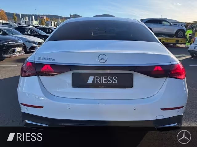 Mercedes-Benz E 300 e  AMG SPORT DISTR NAVI LED PANO W-PAKET E 300 - Bild 6