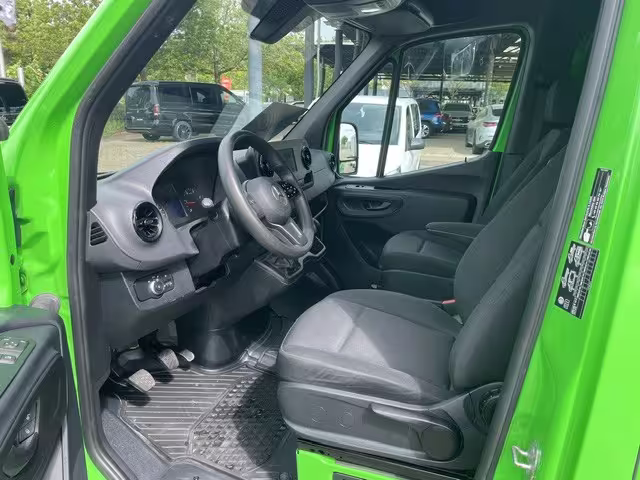 Mercedes-Benz Sprinter 317 CDI KA/L2H1/REGALAUSBAU/4SITZER/STANDHZG/AHK3,5T/KAMERA/NAVI Sprinter - Bild 13