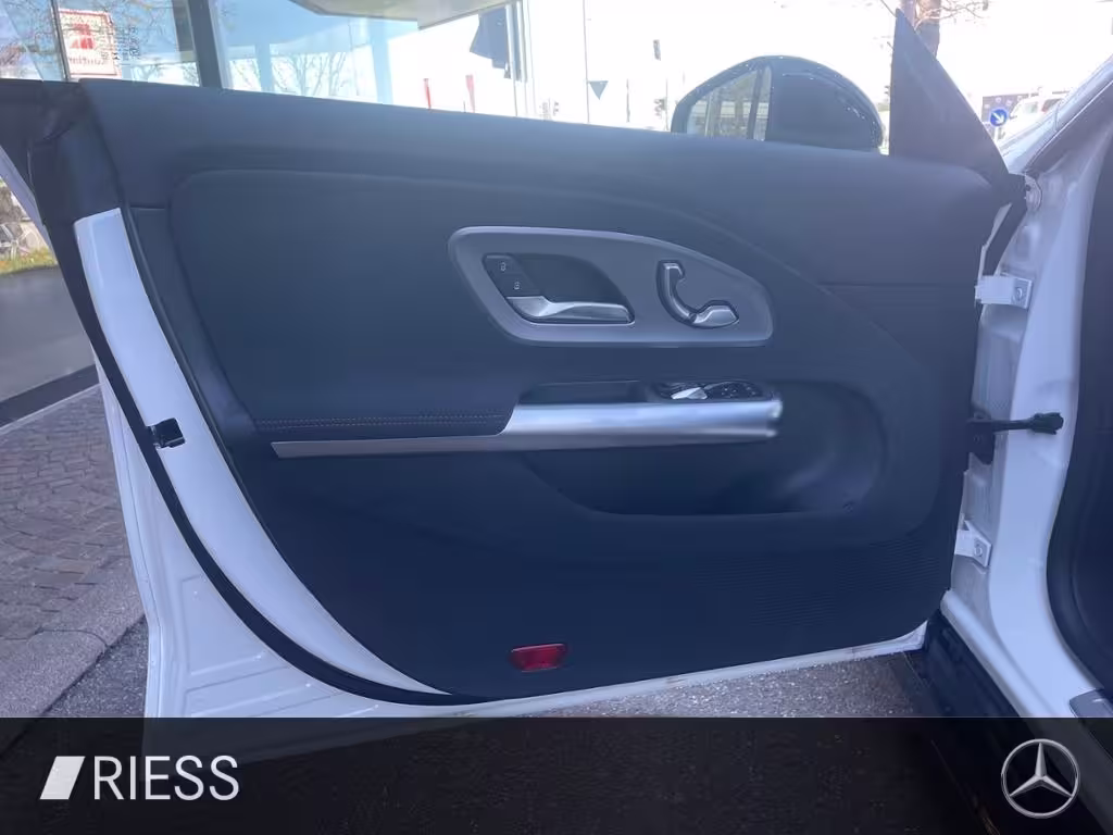Mercedes-Benz CLA 200 4M AMG+PANO+AUGM+MASS+MBDRIVE+HANDSFREE+ CLA 200 - Bild 4