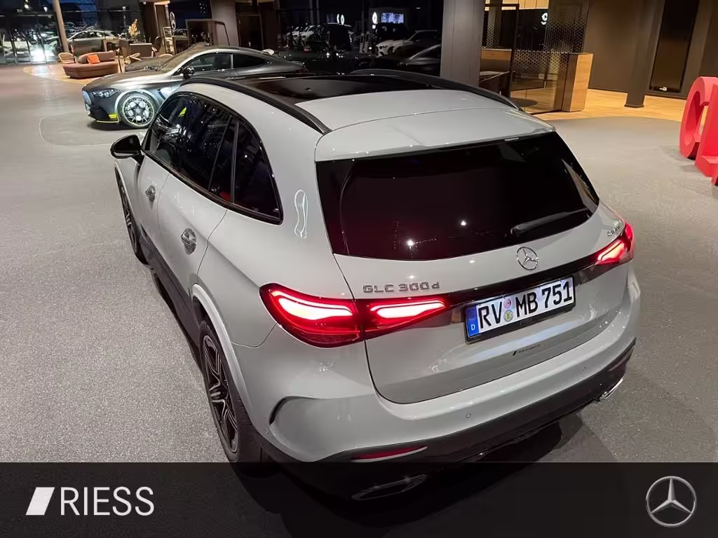 Mercedes-Benz GLC 300 d 4M AMG+PANO+AHK+STDHZG+DISTR+HUD+KEYL+360 GLC 300 - Bild 7