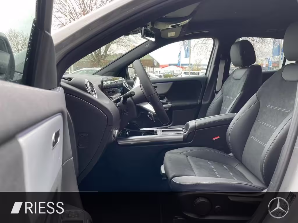 Mercedes-Benz GLA 200 AMG+AHK+DISTRONIC+KAMERA+NIGHT+THERMATIC GLA 200 - Bild 4