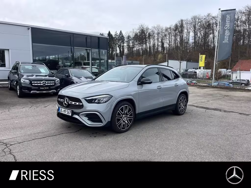 Mercedes-Benz GLA 200 AMG+AHK+PANO+SPECIAL-EDITION+DISTRONIC+