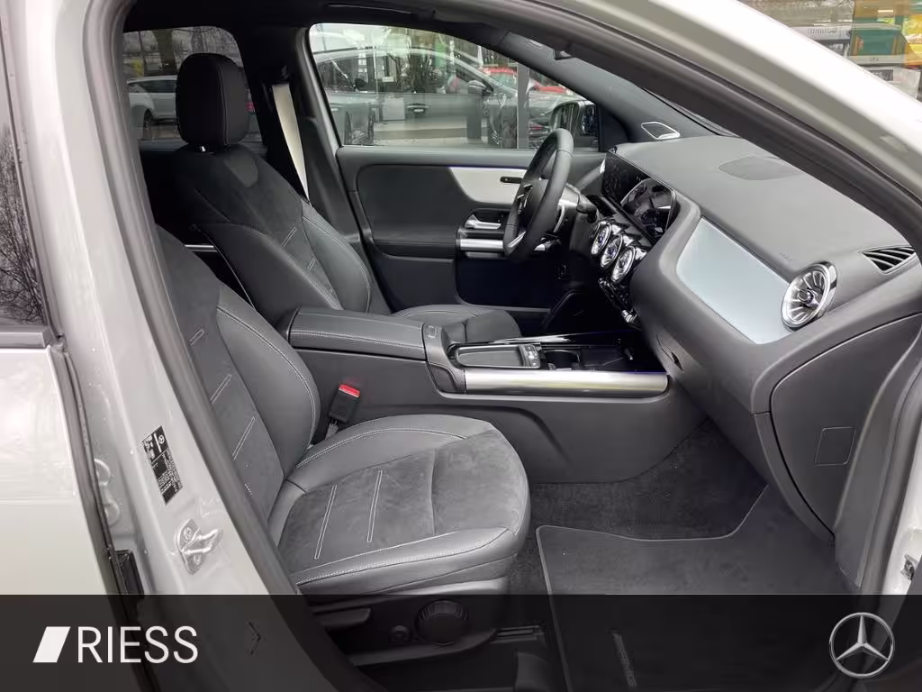 Mercedes-Benz GLA 220 d 4M AMG+AHK+PANO+BURM+MULTIB+360°+DISTR GLA 220 - Bild 10