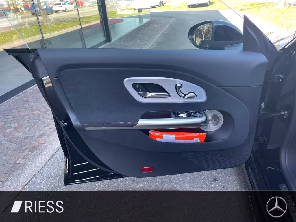 Mercedes-Benz CLA 200 4M AMG+AHK+PANO+BURM3D+MEM+MULTIBEAM+19 CLA 200 - Bild 4
