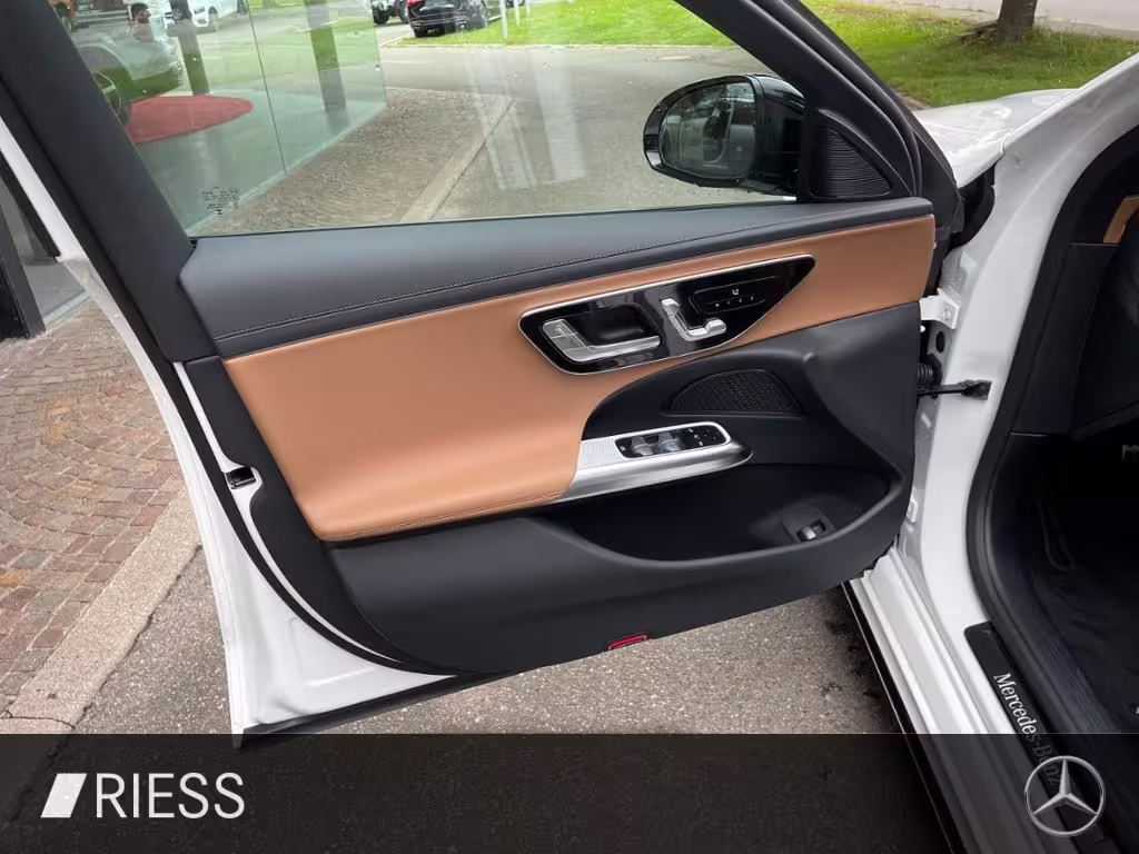 Mercedes-Benz E 220 d 4M T AMG+AHK+PANO+360+DISTR+20°+MEM+KEYL E 220 - Bild 3