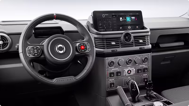 INEOS Grenadier Interior - Lenkrad und Mittelkonsole