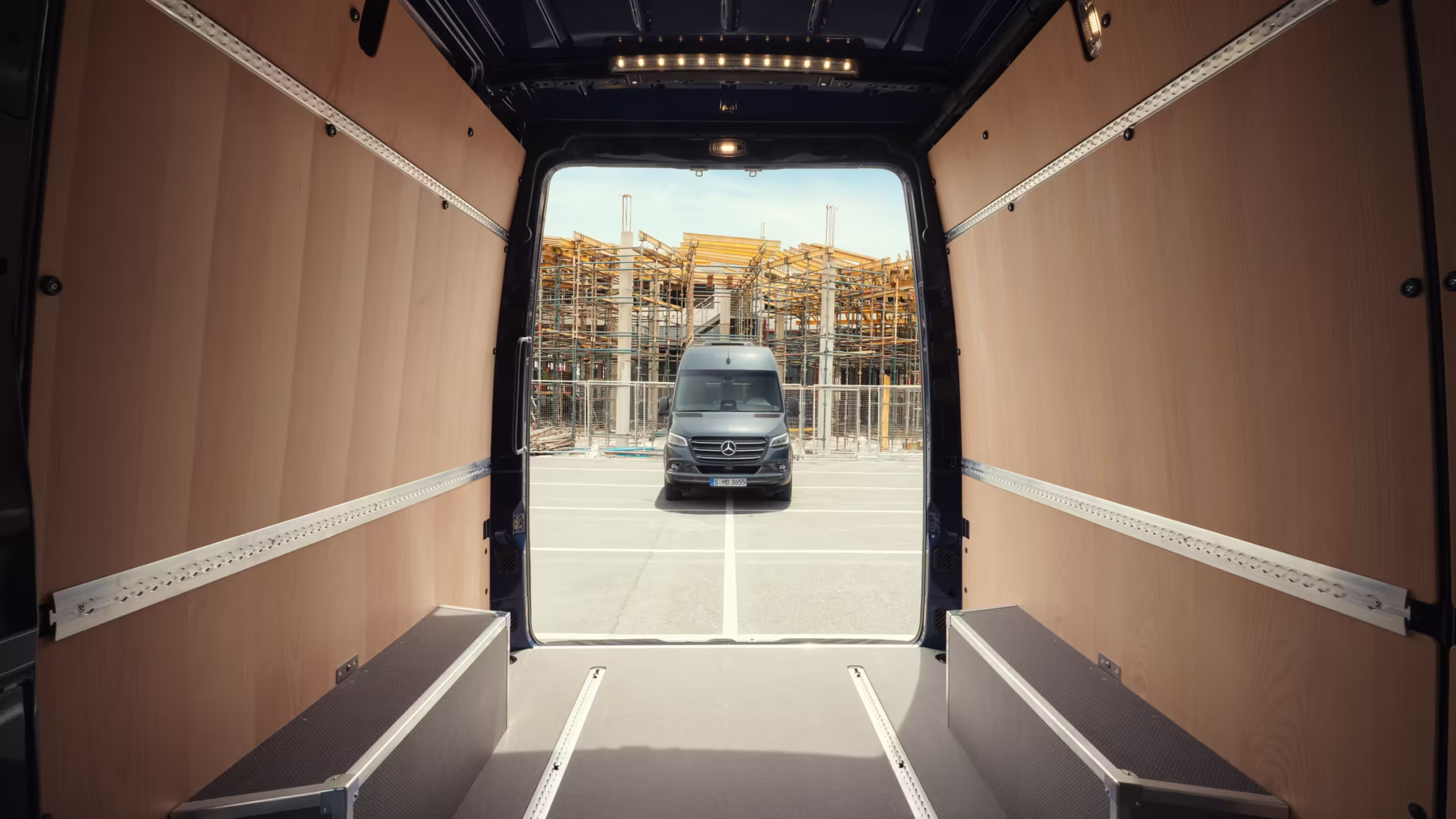 Sprinter Blick nach Hinten, offene Türen