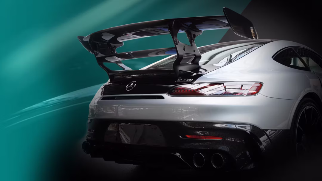 Azubi Eyecatcher mit Mercedes Benz Fahrzeug von hinten